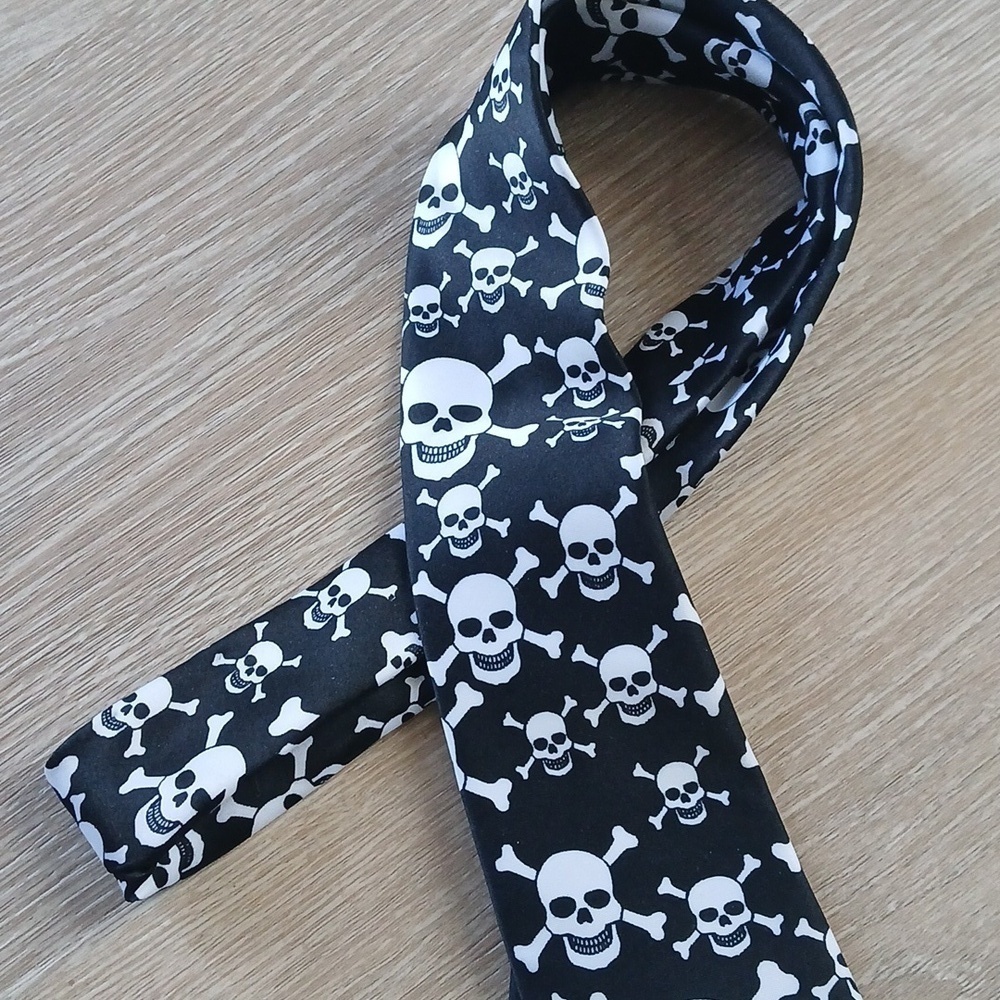 HALLOWEEN Goth Iconic Skulls Cross Bones Necktie Pattern - Black and White 58"